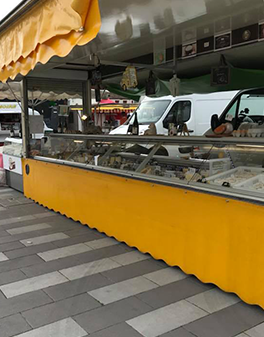 vente de fromages aux marchés